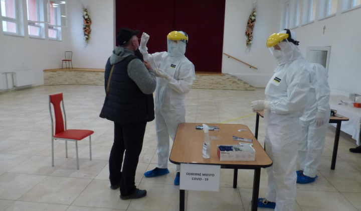 4. fotografia fotogalérie 1. kolo celoplošného testovania na COVID-19